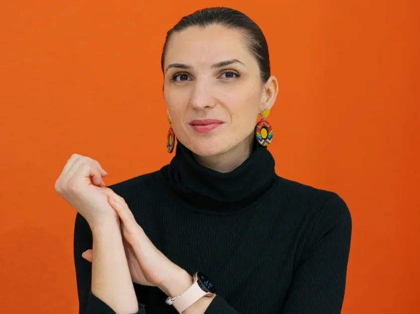 Vječno online, a nikad prisutni - Intervju za magazin "Azra" sa Asimom Bratanović